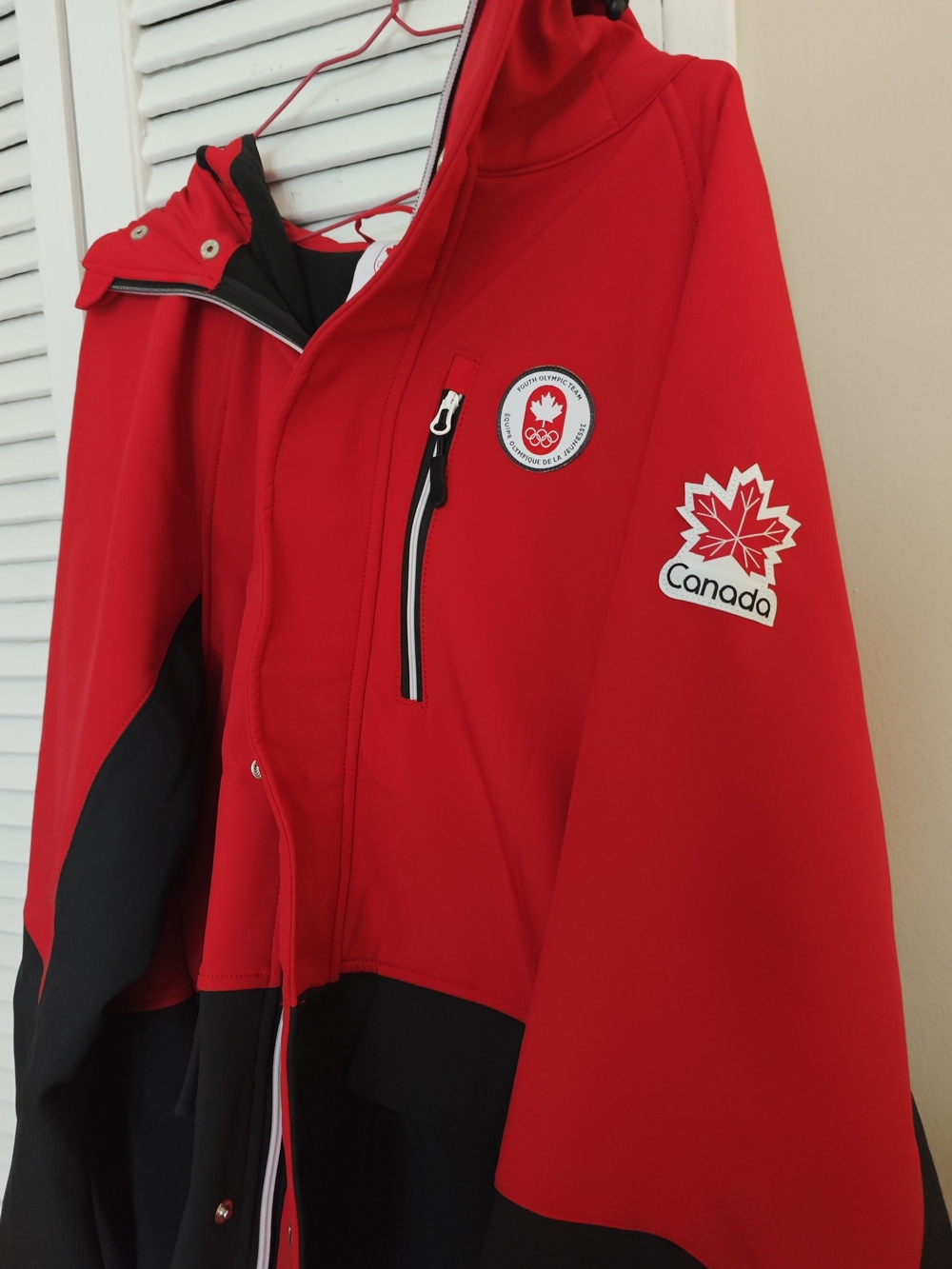 Genuine athlete‑issued 2016 Lillehammer Winter Youth Olympics Team Canada coat - Picture 3 of 5